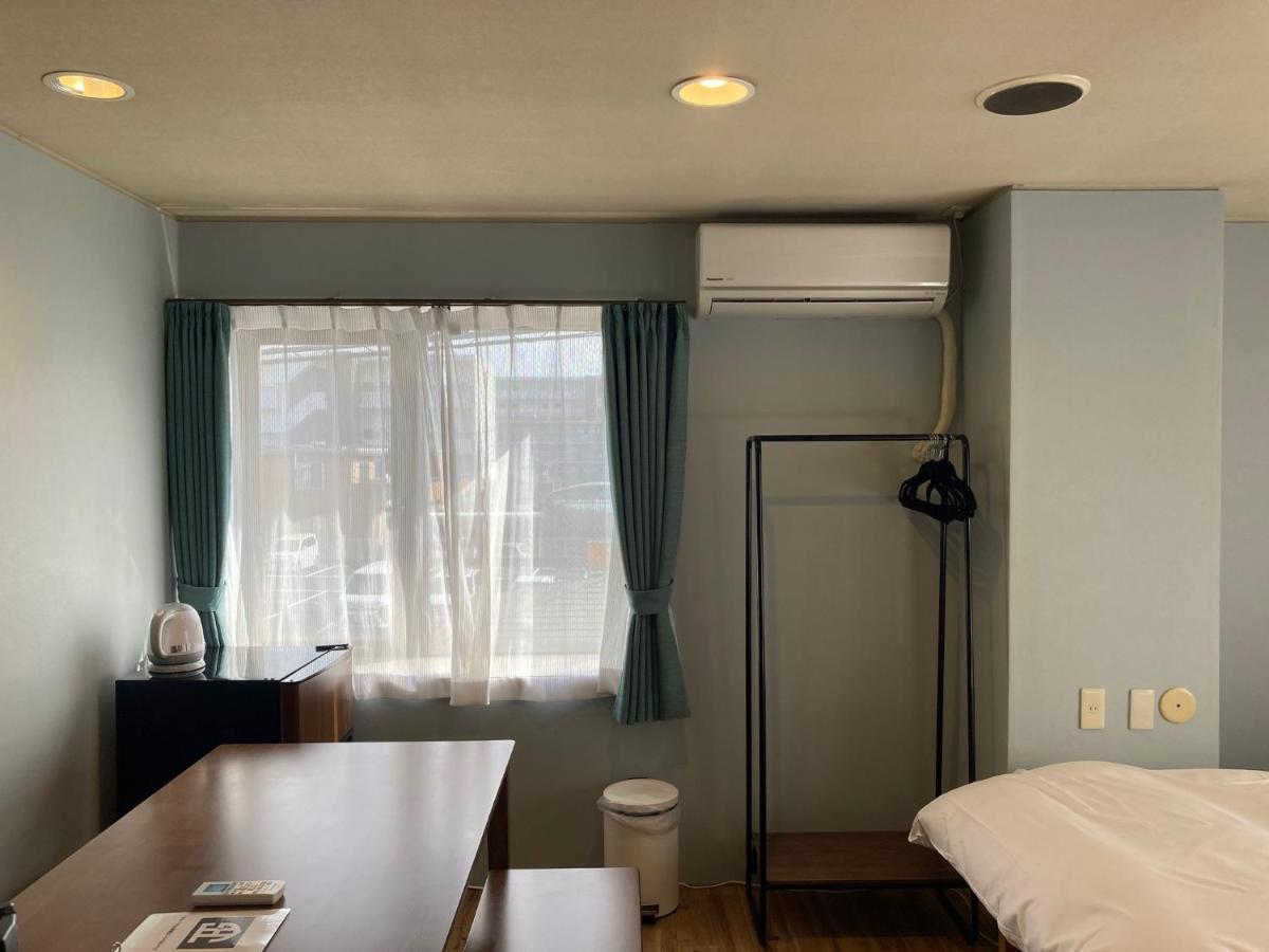 J-Hoppers Beppu Guesthouse ジェイホッパーズ別府ゲストハウス Экстерьер фото